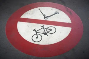 Dónde está prohibido circular con patinete eléctrico