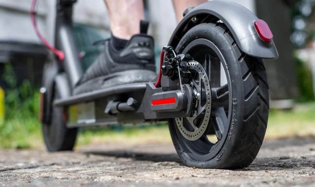 Cómo Insertar Líquido Antipinchazos en tu Patinete Eléctrico