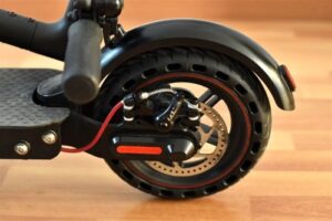 Cómo cambiar una rueda de un patinete eléctrico Xiaomi Tutorial Completo y Detallado
